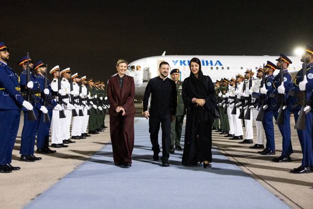 News Themen der Woche KW08 News Bilder des Tages Le président ukrainien Volodymyr Zelensky et sa femme la Première dame Olena Zelenska lors de leur visite officielle aux Émirats arabes unis Ukrainian President Volodymyr Zelenskyy, accompanied by his wife Olena Zelenska, is welcomed at the airport by Reem Al Hashimy, Minister of State for International Cooperation in the UAE Ministry of Foreign Affairs and International Cooperation in Abu Dhabi, United Arab Emirates, on February 17, 2025 Ukrainian Presidency via Bestimage Abou Dabi Emirats Arabes Unis  Copyright: xUkrainexPresidencyxviaxBestimagexUkrainexPresidencyxviaxBestimagex