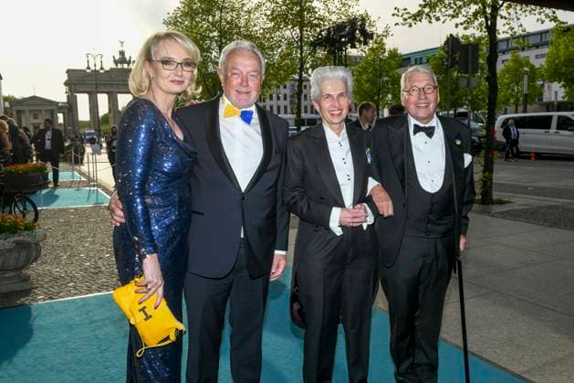 Wolfgang Kubicki, Annette Marberth-Kubicki, Marie-Agnes Strack-Zimmermann, Horst Strack-Zimmermann bei der Ankunft zum Bundespresseball am 29 April 2022 im Hotel Adlon am Pariser Platz in Berlin. *** Wolfgang Kubicki, Annette Marberth Kubicki, Marie Agnes Strack Carpenter, Horst Strack Zimmermann at the Arrival to Federal Press ball on 29 April 2022 at Hotel Adlon on Paris Place in Berlin