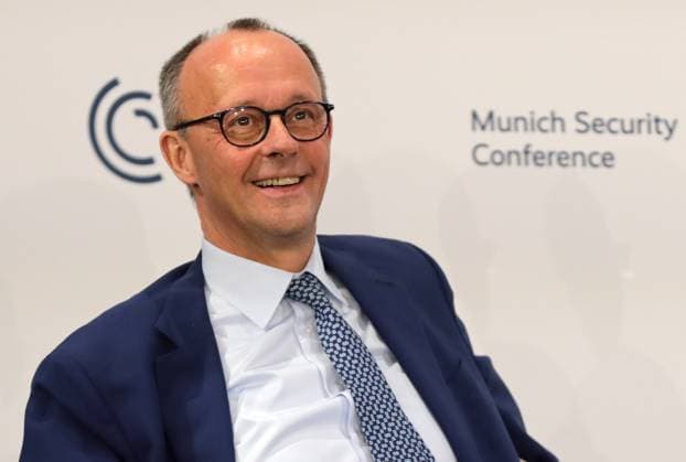 Der Bundesvorsitzende und Kanzlerkandidat der CDU, Friedrich Merz, auf der Münchner Sicherheitskonferenz (MSC) während der Panel Discussion European Support for Ukraine. Der Bundesvorsitzende und Kanzlerkandidat der CDU, Friedrich Merz, auf der Münchner Sicherheitskonferenz (MSC) während der Panel Discussion European Support for Ukraine. München Bayern Deutschland *** The Federal Chairman and candidate for Chancellor of the CDU, Friedrich Merz, at the Munich Security Conference MSC during the Panel Discussion European Support for Ukraine The Federal Chairman and candidate for Chancellor of the CDU, Friedrich Merz, at the Munich Security Conference MSC during the Panel Discussion European Support for Ukraine Munich Bavaria Germany