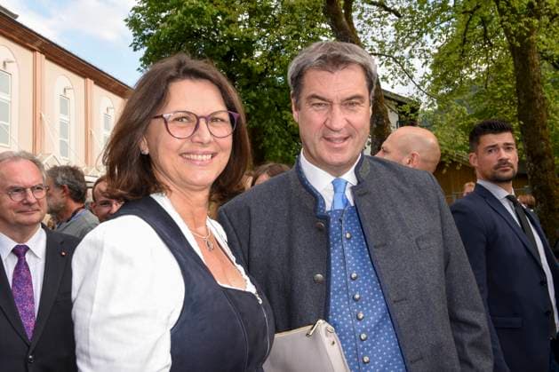 Ilse Aigner, Markus Soeder CSU Politiker zu Gast bei den 42.Oberammergauer Passionsspiele 2022 am Samstag 14.Mai 2022 in Oberammergau Bayern Bayern Deutschland *** Ilse Aigner, Markus Soeder CSU Politicians to Guest at the 42 Oberammergauer Passion Plays 2022 on Saturday 14 May 2022 in Oberammergau Bavaria Bavaria Germany