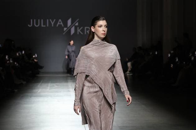 KYIV, UKRAINE - FEBRUARY 15, 2025 - A model walks the catwalk during the fashion show by the Juliya Kros brand as part of Ukrainian Fashion Week FW25-26 at the Mystetskyi Arsenal National Cultural, Art and Museum Complex, Kyiv, capital of Ukraine Juliya Kros fashion show at UFW in Kyiv  Copyright: xPavloxBahmutx