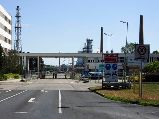 Archivbilder - Juni 2022 PCK Raffinerie Schwedt - Der Bund entzieht dem russischen Staatskonzern Rosneft die Beteiligung 17.09.2022 Schwedt Brandenburg Rosneft will sich mit rechtlichen Schritten gegen die Maßnahme wehren Der Bund hat dem russischen Staatskonzern Rosneft die Beteiligung an der Raffinerie PCK in Schwedt (Nahe der Grenze zu Polen) entzogen und unter die Aufsicht der Treuhandverwaltung der Bundesnetzagentur gestellt. Rosneft hat angkündigt sich gegen die Maßnahme rechtlich zu wehren MV Deutschland *** Archive pictures June 2022 PCK Refinery Schwedt the Federation revokes the Russian State Company Rosneft the Participation 17 09 2022 Schwedt Brandenburg Rosneft will itself with legal Steps against the Measure fight back th