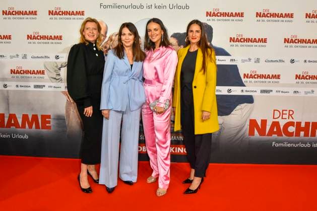 Caroline Peters (Elisabeth Berger-Boettcher), Iris Berben (Dorothea Koenig),Janina Uhse (Anna Wittmann) , Elena Sancho Pereg (Lucia), die weiblichen Darstellerinen auf dem roten Teppich bei der Kino Film Premiere Der Nachname im Cinedome Mediapark am Sonntag 09.Oktober 2022 in Koeln NRW Deutschland *** Caroline Peters Elisabeth Berger Boettcher , Iris Berben Dorothea Koenig Janina Uhse Anna Wittmann , Elena Sancho Pereg Lucia , the female Actresses at the Red Carpet at the Cinema Film Premiere the Last name at Cinedome Mediapark on Sunday 09 October 2022 in Cologne NRW Germany