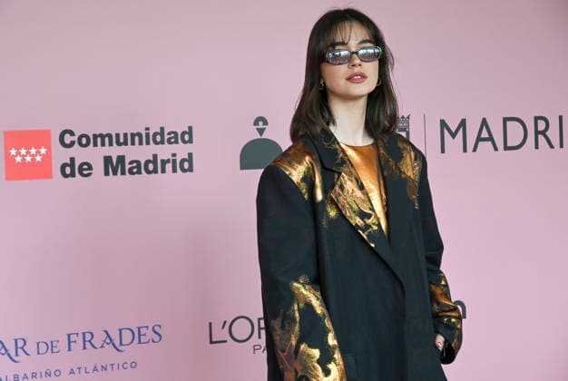 February 18, 2025, Madrid, Madrid, SPAIN: The Museo del Traje in Madrid has hosted the fashion show by designer Duyos, where the designer presents TECNO, his autumn-winter 2025-2026 collection. The designer is parading for the first time outside MBFWMadrid and he does so with a carefully crafted and groundbreaking staging and a clear message to combat ageism and defend that beauty is diverse and ageless. On this unique catwalk at the Museo del Traje, with its imposing main staircase as its cornerstone, more than 40 models, aged between 18 and 64, will showcase the firm s new proposals. Duyos gives visibility to women over 50 who were no longer active, recovering some of the protagonists of his shows in the 90s and 2000s. Among them, Laura S - ZUMAz108 20250218_znp_z108_059 Copyright: xRichardxZubelzux
