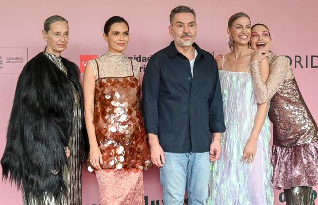 February 18, 2025, Madrid, Madrid, SPAIN: The Museo del Traje in Madrid has hosted the fashion show by designer Duyos, where the designer presents TECNO, his autumn-winter 2025-2026 collection. The designer is parading for the first time outside MBFWMadrid and he does so with a carefully crafted and groundbreaking staging and a clear message to combat ageism and defend that beauty is diverse and ageless. On this unique catwalk at the Museo del Traje, with its imposing main staircase as its cornerstone, more than 40 models, aged between 18 and 64, will showcase the firm s new proposals. Duyos gives visibility to women over 50 who were no longer active, recovering some of the protagonists of his shows in the 90s and 2000s. Among them, Laura S - ZUMAz108 20250218_znp_z108_091 Copyright: xRichardxZubelzux