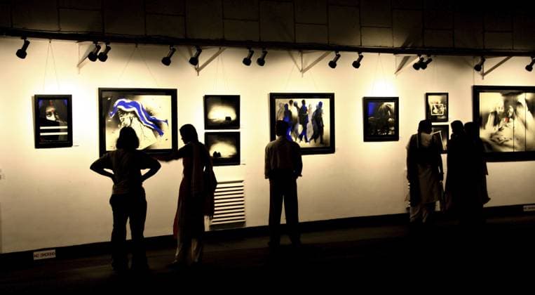 Zeitgenössische indische Kunst von Ajay De, Kunstausstellung in der Jehangir Art Gallery, Mumbai bombay, Maharastra, Indien, Asien Indian contemporary art by Ajay De, Art exhibition at Jehangir Art Gallery, Mumbai bombay, Maharastra, India, Asia Copyright: imageBROKER dadxfotos ibljhl12343540.jpg