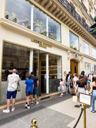RECORD DATE NOT STATED People waiting outside Cedric Grolet Opera in Paris, France on a sunny day. 25283156