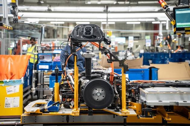 Kombinierte Produktionslinie für die Elektrofahrzeuge ID.4 und ID.7 im Emder Volkswagen-Werk;Kombinierte Produktionslinie für die Elektrofahrzeuge ID.4 und ID.7 im Emder Volkswagen-Werk, Emden Niedersachsen Deutschland VW-Werk *** Combined production line for the ID 4 and ID 7 electric vehicles at the Volkswagen plant in Emden Combined production line for the ID 4 and ID 7 electric vehicles at the Volkswagen plant in Emden, Emden Lower Saxony Germany VW plant