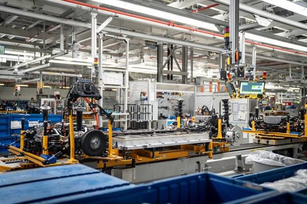 Kombinierte Produktionslinie für die Elektrofahrzeuge ID.4 und ID.7 im Emder Volkswagen-Werk;Kombinierte Produktionslinie für die Elektrofahrzeuge ID.4 und ID.7 im Emder Volkswagen-Werk, Emden Niedersachsen Deutschland VW-Werk *** Combined production line for the ID 4 and ID 7 electric vehicles at the Volkswagen plant in Emden Combined production line for the ID 4 and ID 7 electric vehicles at the Volkswagen plant in Emden, Emden Lower Saxony Germany VW plant
