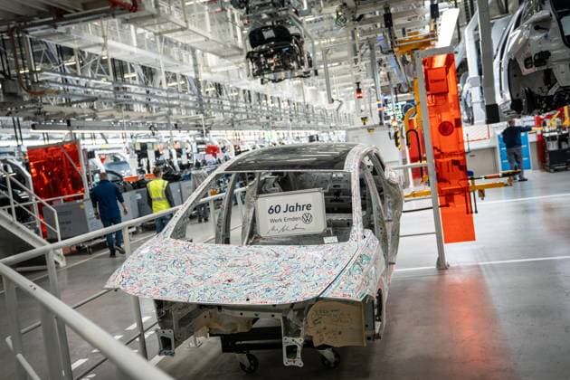 Kombinierte Produktionslinie für die Elektrofahrzeuge ID.4 und ID.7 im Emder Volkswagen-Werk;Kombinierte Produktionslinie für die Elektrofahrzeuge ID.4 und ID.7 im Emder Volkswagen-Werk, Emden Niedersachsen Deutschland VW-Werk *** Combined production line for the ID 4 and ID 7 electric vehicles at the Volkswagen plant in Emden Combined production line for the ID 4 and ID 7 electric vehicles at the Volkswagen plant in Emden, Emden Lower Saxony Germany VW plant