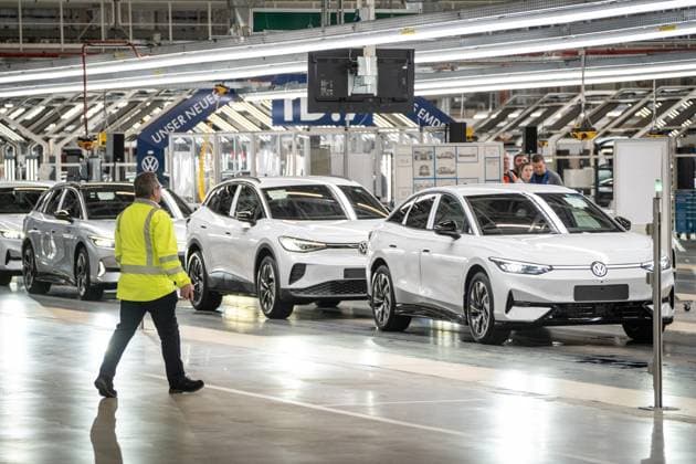Kombinierte Produktionslinie für die Elektrofahrzeuge ID.4 und ID.7 im Emder Volkswagen-Werk;Kombinierte Produktionslinie für die Elektrofahrzeuge ID.4 und ID.7 im Emder Volkswagen-Werk, Emden Niedersachsen Deutschland VW-Werk *** Combined production line for the ID 4 and ID 7 electric vehicles at the Volkswagen plant in Emden Combined production line for the ID 4 and ID 7 electric vehicles at the Volkswagen plant in Emden, Emden Lower Saxony Germany VW plant
