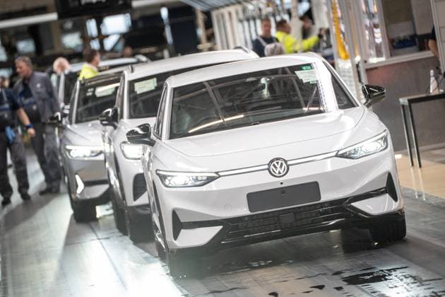 Kombinierte Produktionslinie für die Elektrofahrzeuge ID.4 und ID.7 im Emder Volkswagen-Werk;Kombinierte Produktionslinie für die Elektrofahrzeuge ID.4 und ID.7 im Emder Volkswagen-Werk, Emden Niedersachsen Deutschland VW-Werk *** Combined production line for the ID 4 and ID 7 electric vehicles at the Volkswagen plant in Emden Combined production line for the ID 4 and ID 7 electric vehicles at the Volkswagen plant in Emden, Emden Lower Saxony Germany VW plant