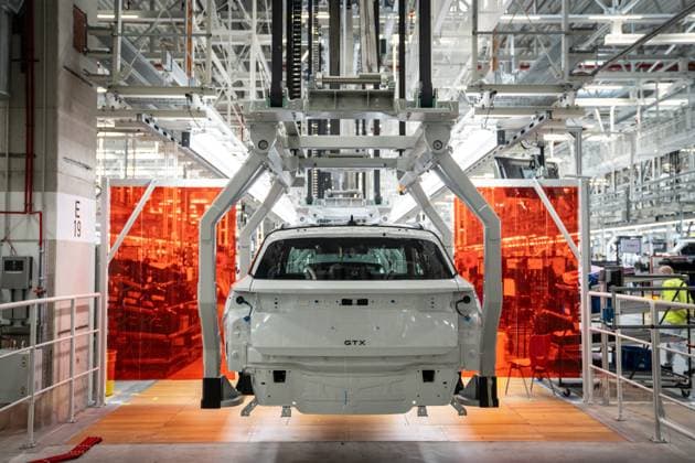 Kombinierte Produktionslinie für die Elektrofahrzeuge ID.4 und ID.7 im Emder Volkswagen-Werk;Kombinierte Produktionslinie für die Elektrofahrzeuge ID.4 und ID.7 im Emder Volkswagen-Werk, Emden Niedersachsen Deutschland VW-Werk *** Combined production line for the ID 4 and ID 7 electric vehicles at the Volkswagen plant in Emden Combined production line for the ID 4 and ID 7 electric vehicles at the Volkswagen plant in Emden, Emden Lower Saxony Germany VW plant