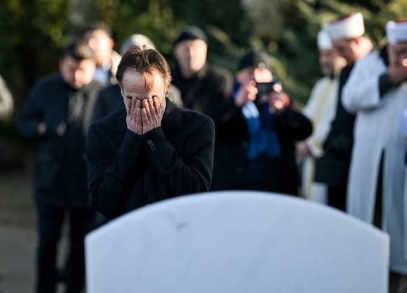 Bilder des Jahres 2025, News 02 Februar News Themen der Woche KW08 19.02.2025, xpsx, Lokal Hanau Gedenkstunde Friedhof Attentat 19.Februar v.l., Hanau Hessen Deutschland (DEU) CPH *** 19 02 2025, xpsx, Local Hanau memorial hour cemetery assassination February 19 v l , Hanau Hessen Germany DEU CPH