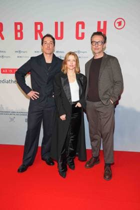 Felix Kramer, Karoline Schuch, Lucas Gregorowicz bei der Premiere der neuen ARD-Serie Oderbruch am 16.01.2024 im Cubix Kino in Berlin. Berlin Deutschland *** Felix Kramer, Karoline Schuch, Lucas Gregorowicz at the Premiere the New ARD Series Oderbruch on 16 01 2024 at CUBIX Cinema in Berlin Berlin Germany