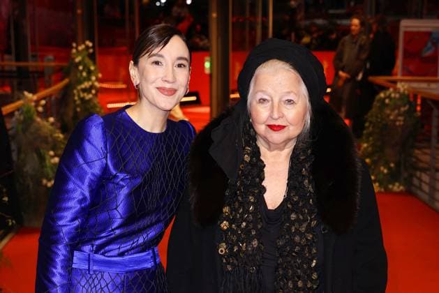 Bilder des Jahres 2025, Entertainment 02 Februar Entertainment Themen der Woche KW08 News Bilder des Tages Entertainment Bilder des Tages Sibel Kekilli und Hanna Schygulla bei der Yunan Film Premiere im Rahmen der 75. Internationale Filmfestspiele Berlinale am 19.02.2025 in Berlin Berlinale 2025 - Yunan Filmpremiere *** Sibel Kekilli and Hanna Schygulla at the Yunan Film Premiere as part of the 75th Berlinale International Film Festival on 19 02 2025 in Berlin Berlinale 2025 Yunan Film Premiere