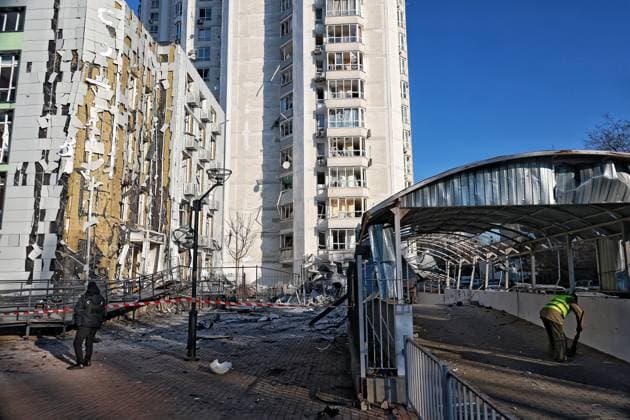 Bilder des Jahres 2025, News 02 Februar News Themen der Woche KW08 News Bilder des Tages ODESA, UKRAINE - FEBRUARY 19, 2025 - A residential building and an underground parking damaged as a result of a massive drone attack by Russian troops, Odesa, southern Ukraine (Photo by Nina Liashonok Ukrinform) Aftermath of Russian massive drone attack on Odesa  Copyright: xNinaxLiashonokx