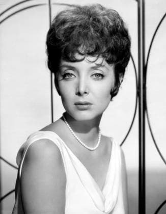 Carolyn Jones, Publicity Portrait for the Film, Sail a Crooked Ship, Columbia Pictures, 1961  Copyright: xABxArchivesx jtv009179