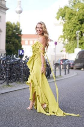 Lola Weippert bei der Ankunft zu Frauen100 am 18. Juli 2024 im Hotel de Rome in Berlin. Berlin Deutschland *** Lola Weippert at the Arrival to Women100 on 18 July 2024 at Hotel de Rome in Berlin Berlin Germany