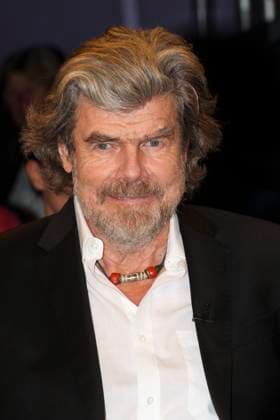 Extrembergsteiger Reinhold Messner hat sich mit seinen vier Kindern in Erbschaftsfragen überworfen. Nachdem er ihnen Geldgier unterstellt hatte, hagelt es nun Kritik - ausgerechnet von dem Sohn, Simon der in seine Fußstapfen als Alpinist gestiegen ist. Reinhold Andreas Messner italienischer Extrembergsteiger, Abenteurer, Buchautor zu Gast in der NDR Talkshow , im Studio 3 beim NDR am Freitag 05.Januar 2018 in Hamburg HH Deutschland *** Extreme mountaineer Reinhold Messner has itself with its four Children in Inheritance issues thrown over after he them Greed subordinated had, hails it now Criticism of all places from the Son, Simon the in its Footprints as Alpinist increased is Reinhold Andreas Messner Italian Extreme mountaineer,