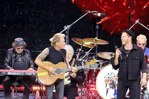 HAMBURG 07. JULI 2024 ARCHIV MUSIKER Peter Maffay, Johannes Oerding Peter Maffay & Band We Love Rock n Roll Farewell Tour 2024, Trabrennbahn Bahrenfeld HH Deutschland *** Hamburg 07 July 2024 Archive musicians Peter Maffay, John Oerding Peter Maffay Volume We Love Rock n Roll Farewell Tour 2024, Trotting course Bahrenfeld HH Germany