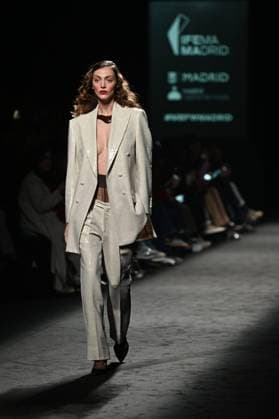 Entertainment Bilder des Tages A model wears at collection runway a creation from Baro Lucas during Pasarela Cibeles Mercedes-Benz Fashion Week Madrid 2025 in Madrid, on Thursday ,20 February 2025. Cordon Press 