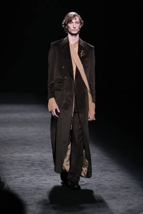 Baro Lucas during Fashion Week A model walks the runway wearing a design by Baro Lucas during Mercedes-Benz Fashion Week de Madrid in IFERMA, 20 February 2025 Spain Featuring: A model walks the runway wearing a design by Baro Lucas during Mercedes-Benz Fashion Week de Madrid in IFERMA, 20 February 2025 Spain Where: Madrid, Spain When: 20 Feb 2025 Credit: Oscar Gonzalez WENN Madrid Spain Copyright: xOscarxGonzalez WENNx wenn40262014 OFA ZOJx wenn40262014