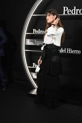 Pedro del Hierro presents its OI25 26 El Pellizco collection at the 81st edition of MBFWM Sara Carbonero poses at the Pedro del Hierro photocall during the presentation of its OI25 26 El Pellizco collection at the 81st edition of MBFWM, on February 20, 2025, in Madrid Spain FASHION MERCEDES BENZ FASHION WEEK FAMOUS DESIGNERS José Madrid Madrid Madrid Spain  Copyright: xJosÃ xOlivax 6532286