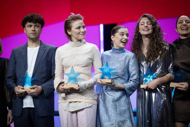 Bilder des Jahres 2025, Entertainment 02 Februar Entertainment Themen der Woche KW08 efp Shooting Stars während der 75. Berlinale Marina Makris Cyprus Zypern Maarja Johanna Mägi Estonia Estland Devrim Lingnau Germany Deutschland Sarunas (Å arÅ«nas) Zenkevicius (ZenkeviÄius) Lithuania Litauen Lidija Kordic KordiÄ‡ Montenegro efp Shooting Stars während der 75. Berlinale in Berlin am 20.02.2025 Award Ceremony Auszeichnung - Zeremonie im Berlinale Palast *** efp Shooting Stars during the 75 Berlinale Marina Makris Cyprus Cyprus Maarja Johanna Mägi Estonia Estonia Devrim Lingnau Germany Germany Sarunas Å arÅ nas Zenkevicius ZenkeviÄius Lithuania Lithuania Lidija Kordic KordiÄ‡ Montenegro efp Shooting Stars during the 75 Berlinale in Berlin on 20 02 2025 Award Ceremony Award Ceremony at the Berlinale Pala Copyright: xEventpressxFuhrx