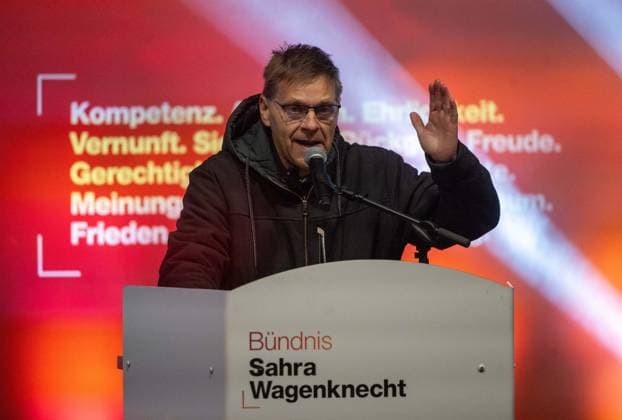 Politik, Deutschland, Wahlkampf zur Bundestagswahl am 23. Februar 2025, Abschlusskundgebung Bündnis Sahra Wagenknecht BSW am Brandenburger Tor in Berlin, im Bild: Berlins Spitzenkandidat Oliver Ruhnert spricht, 20.02. 2025, Copyright: xMatthiasxKochx