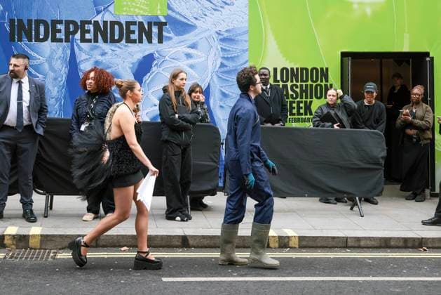 . 21 02 2025. London, United Kingdom. PETA Pluck Ostrich Outside London Fashion Week. A PETA ostrich will has her feathers torn from her body, leaving her bloodied and traumatised, to show Fashion Week attendees what ostriches and other birds may endure in the cruel feather industry for nothing more than some feather trim on a gown.  xMartynxWheatleyx xi-Imagesx IIM-25754-0014