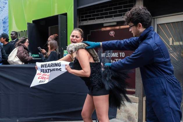 . 21 02 2025. London, United Kingdom. PETA Pluck Ostrich Outside London Fashion Week. A PETA ostrich will has her feathers torn from her body, leaving her bloodied and traumatised, to show Fashion Week attendees what ostriches and other birds may endure in the cruel feather industry for nothing more than some feather trim on a gown.  xMartynxWheatleyx xi-Imagesx IIM-25754-0004