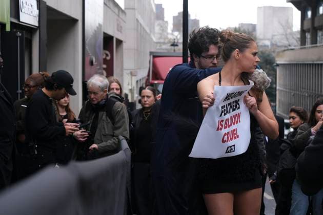 Ostrich violently plucked outside London Fashion Week NewGen Showcase during a PETA protest, London, 21 February 2025 Animal-rights non-profit group PETA (People for the Ethical Treatment of Animals) stages a protest outside 180 Studios, in London, where the British Fashion Council s NewGen Showcase takes place as part of London Fashion Week, 21 February 2025. PETA demands that the cruel feather industry be banned., Credit:Seiya Tanase Avalon  Copyright: xSeiyaxTanasex xAvalonx 0966964644