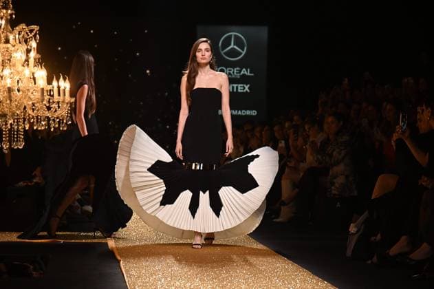 A model wears at collection runway a creation from Isabel Sanchis during Pasarela Cibeles Mercedes-Benz Fashion Week Madrid 2025 in Madrid, on Friday ,21 February 2025. Cordon Press 