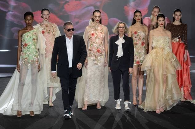 Hannibal Lagunas fashion show at the 81st edition of the MBFW The designer Hannibal Laguna with models at the 81st edition of the Mercedes Benz Fashion Week MBFW, at IFEMA Madrid, on February 21, 2025, in Madrid Spain IFEMA Madrid hosts the Mercedes Benz Fashion Week Madrid MBFW from February 19 to 23 February 21 FEBRUARY 2025 HANNIBAL LAGUNA FASHION Madrid Madrid Madrid Spain  Copyright: xEduardoxParrax 6534495