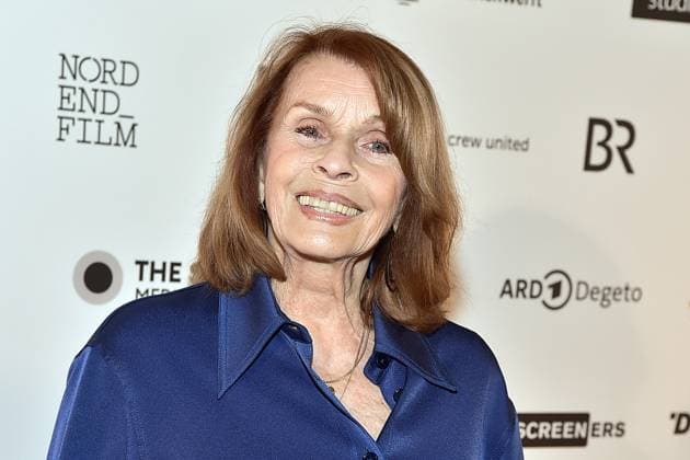 FFF Berlinale Empfang 2025 Berlin Senta Berger Ankunft zum 12 mal DAfFNE Deutsche Akademie für Fernsehen, eine Ehrenauszeichnung für ein herausragendes Lebenswerk zur 75.ten Berlinale in Berlin, am 21.02.2025 Photopress Mueller