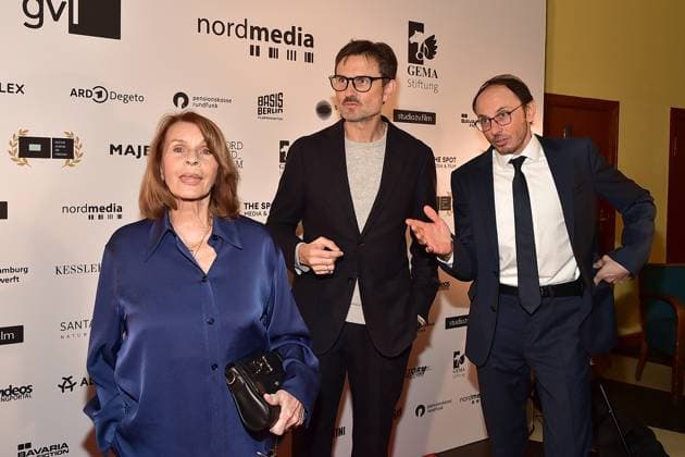 FFF Berlinale Reception 2025 Berlin Senta Berger with her sons Simon Verhoeven and Luca Verhoeven Arrival for the 12th time DAfFNE German Academy for Television, an honorary award for an outstanding lifetime achievement at the 75th Berlinale in Berlin, on 21 02 2025 Photopress Mueller