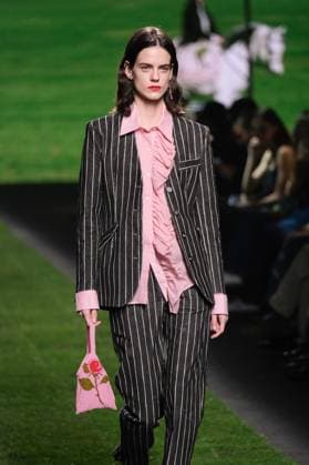 Ynesuelves Fashion Week A model walks the runway wearing a design by Ynesuelves during Mercedes-Benz Fashion Week de Madrid in IFERMA, 21 February 2025 Spain Featuring: Mercedes Benz Fashion Week Madrid - Ynesuelves Where: Madrid, Spain When: 21 Feb 2025 Credit: Oscar Gonzalez WENN Madrid Spain Copyright: xOscarxGonzalez WENNx wenn40264612 OFA ZOJx wenn40264612