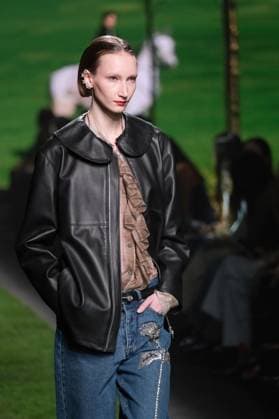 Ynesuelves Fashion Week A model walks the runway wearing a design by Ynesuelves during Mercedes-Benz Fashion Week de Madrid in IFERMA, 21 February 2025 Spain Featuring: Mercedes Benz Fashion Week Madrid - Ynesuelves Where: Madrid, Spain When: 21 Feb 2025 Credit: Oscar Gonzalez WENN Madrid Spain Copyright: xOscarxGonzalez WENNx wenn40264593 OFA ZOJx wenn40264593