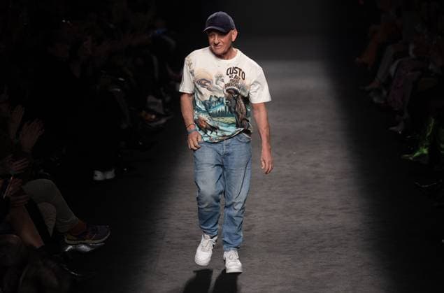 Custo Barcelona fashion show at the 81st edition of MBFWM The designer Custo Dalmau greets during the fashion show of his firm Custo Barcelona, at the 81st edition of the Mercedes Benz Fashion Week MBFW , at IFEMA Madrid, on February 21, 2025, in Madrid Spain IFEMA Madrid hosts the Mercedes Benz Fashion Week Madrid MBFW from February 19 to 23 February 21 FEBRUARY 2025 CUSTO MODA MBFW FASHION WEEK SEMANA DE LA MODA Madrid Madrid Madrid Espana  Copyright: xEduardoxParrax 6534868