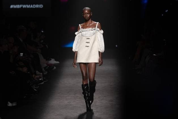Custo Barcelona fashion show at the 81st edition of MBFWM A model parades during the Custo Barcelona fashion show, at the 81st edition of the Mercedes Benz Fashion Week MBFW , at IFEMA Madrid, on February 21, 2025, in Madrid Spain IFEMA Madrid hosts the Mercedes Benz Fashion Week Madrid MBFW from February 19 to 23 February 21 FEBRUARY 2025 CUSTO MODA MBFW FASHION WEEK SEMANA DE LA MODA MODEL PASARELA DESFILE Madrid Madrid Espana  Copyright: xEduardoxParrax 6534877