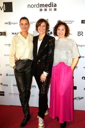 Susan Hoecke, Christina Hecke and guest at the 12 DAfFNE Award 2025 ceremony at Babylon Berlin, 21 02 2025 Foto:xT.xBartillax xFuturexImagex daffne_5241
