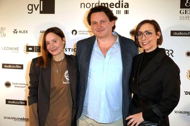 Ramona Klinikowski, Miroslav Babic and guest at the 12th DAfFNE Award 2025 ceremony at Babylon Berlin, 21 02 2025 Foto:xT.xBartillax xFuturexImagex daffne_5262