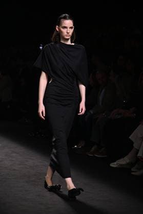 A model wears at collection runway a creation from Erroz during Pasarela Cibeles Mercedes-Benz Fashion Week Madrid 2025 in Madrid, on Friday ,21 February 2025 Cordon Press 