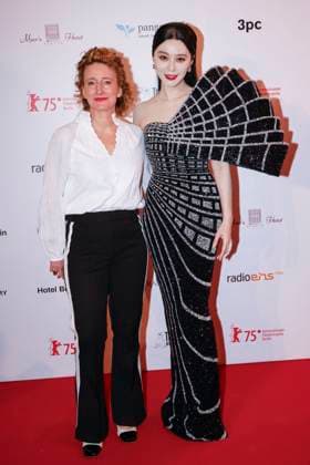Tricia Tuttle and Fan Bingbing at the presentation of the 39 Teddy Award 2025 as part of the Berlinale 2025 75 Berlin International Film Festival at the Volksbuehne Berlin, 21 02 2025 Foto:xB.xDummerx xFuturexImagex teddy_5208
