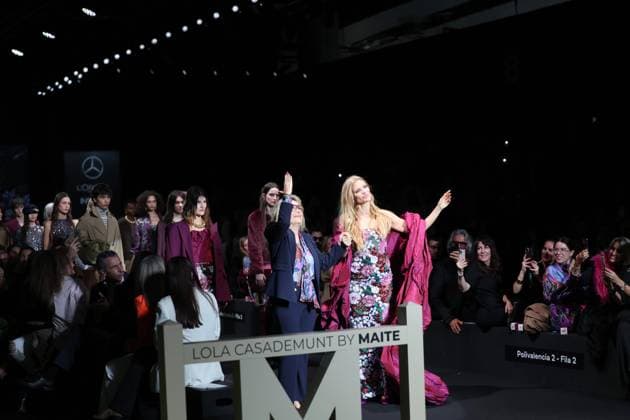 Lola Casademunt fashion show at the 81st edition of the MBFW The designer Maite Casademunt and the model Esther Canadas greet during the fashion show of the firm Lola Casademunt by Maite, at the 81st edition of the Mercedes Benz Fashion Week MBFW, at IFEMA Madrid, on February 22, 2025, in Madrid Spain IFEMA Madrid hosts the Mercedes Benz Fashion Week Madrid MBFW from February 19 to 23 February 22 FEBRUARY 2025 SHOW MODEL MODEL MODELS SHOW MBFW FASHION Madrid Madrid Madrid Spain  Copyright: xRicardoxRubiox 6536172