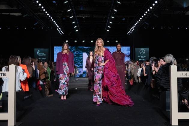 February 22, 2025, Madrid, Madrid, Spain: ESTHER CAo˜ADAS walks the runway at the LOLA CASADEMUNT BY MAITE fashion show during the Mercedes Benz Fashion Week Madrid at Madrid Mercedes Fashion Week on February 22, 2025 in Madrid, Spain. Madrid Spain - ZUMAc312 1059147906st Copyright: xOscarxManuelxSanchezx