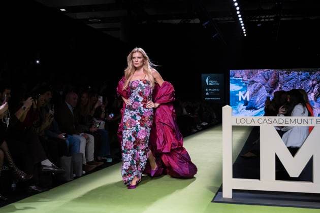 February 22, 2025, Madrid, Madrid, Spain: ESTHER CAo˜ADAS walks the runway at the LOLA CASADEMUNT BY MAITE fashion show during the Mercedes Benz Fashion Week Madrid at Madrid Mercedes Fashion Week on February 22, 2025 in Madrid, Spain. Madrid Spain - ZUMAc312 1059148001st Copyright: xOscarxManuelxSanchezx