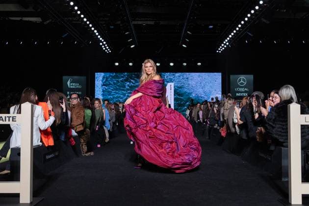 February 22, 2025, Madrid, Madrid, Spain: ESTHER CAo˜ADAS walks the runway at the LOLA CASADEMUNT BY MAITE fashion show during the Mercedes Benz Fashion Week Madrid at Madrid Mercedes Fashion Week on February 22, 2025 in Madrid, Spain. Madrid Spain - ZUMAc312 1059148003st Copyright: xOscarxManuelxSanchezx