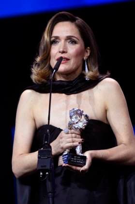 Rose Byrne with the Silver Bear for Best Acting Performance in a Leading Role for If I Had Legs I™d Kick You at the Closing Ceremony and Award Ceremony at the Berlinale 2025 75 Berlin International Film Festival at the Berlinale Palast Berlin, 22 02 2025 Foto:xN.xKubelkax xFuturexImagex closing_berlinale_5386